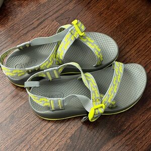 NEW Chaco Girls Gray and Yellow Sandals